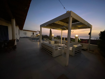 320_Lounge-bei-Sonnenuntergang_Lounge-at-Sunset_Salon-au-coucher-du-soleil_Lounge-ao-pôr-do-sol.png